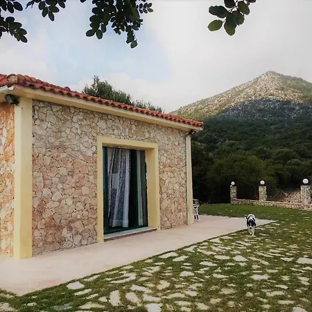 בית נופש Mountain House With Breathtaking Sea View פורוס