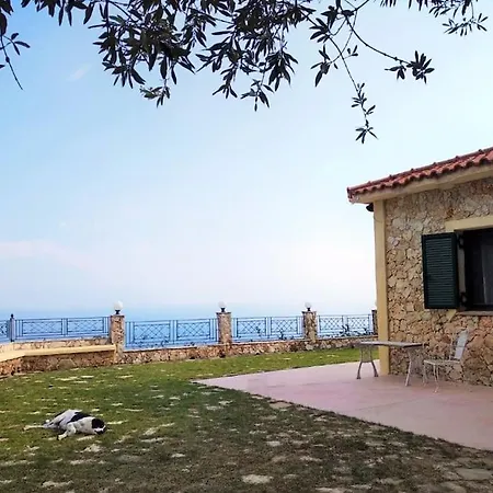 בית נופש Mountain House With Breathtaking Sea View פורוס