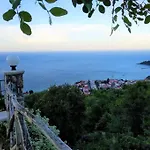 Mountain House With Breathtaking Sea View Prázdninový dům *