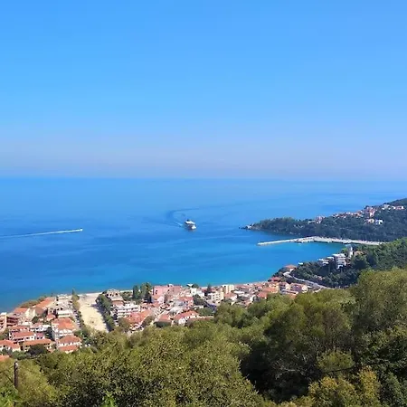 Hébergement de vacances Mountain House With Breathtaking Sea View *