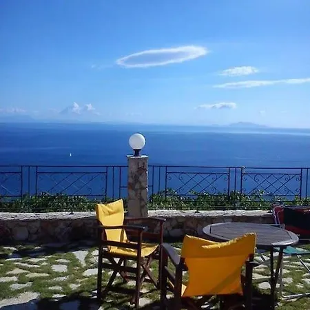 Mountain House With Breathtaking Sea View Hébergement de vacances